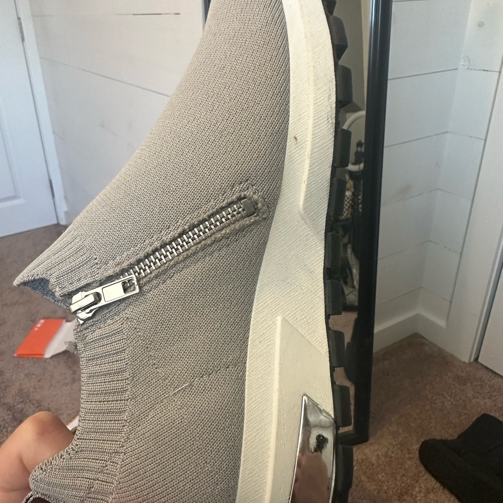 Steve Madden slip ons - Picture 5 of 5
